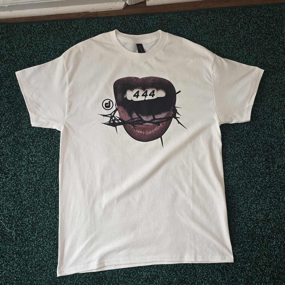 Gildan White T-Shirt with Lip and 444 Design